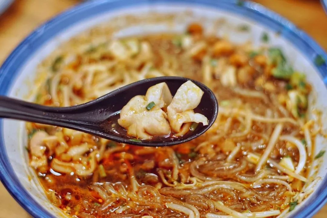 24小时丨郑州，一座被胡辣汤耽误的城市