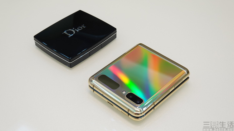 三星galaxyzflip4横向折叠评测,三星折叠屏zflip3与华为折叠屏