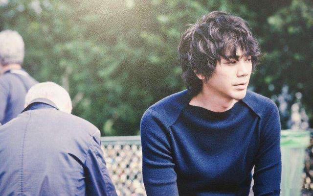 风流倜傥的“信”,肆意游走女人间,49岁和交往17年的女友分手