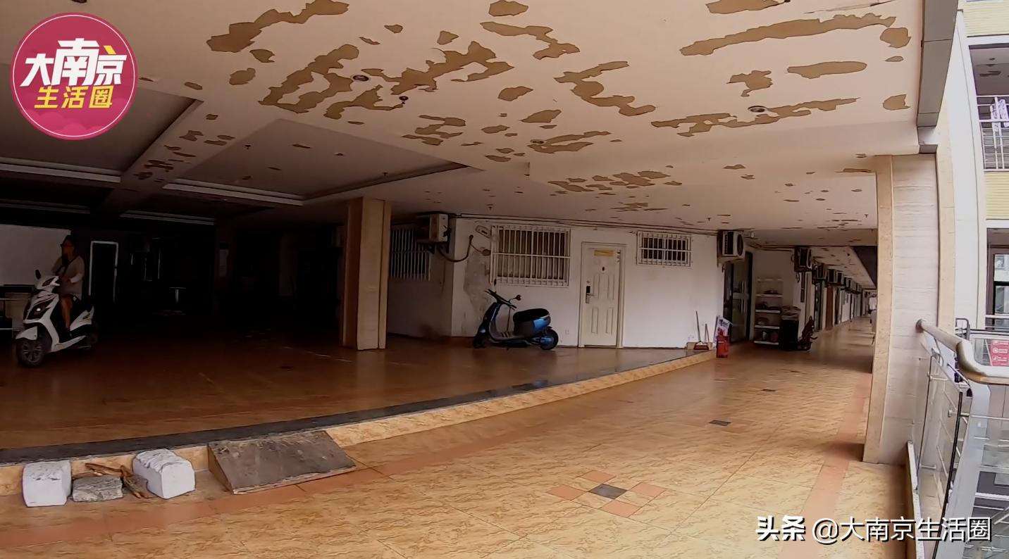 南京南站附近商场购物中心,南京南站旁边的商场