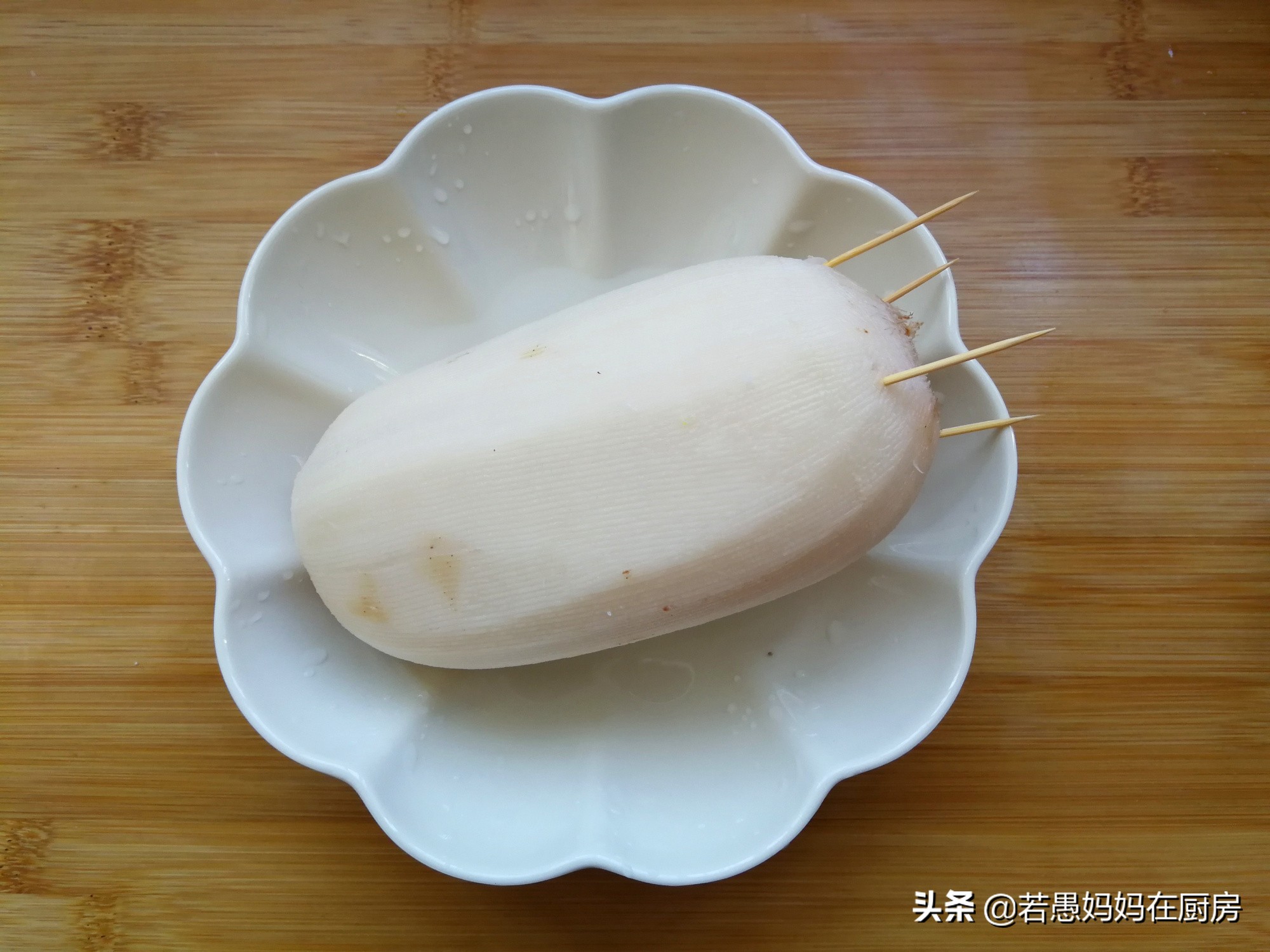 糯米藕怎么弄的又粘稠又好吃,桂花糯米藕怎么做红亮