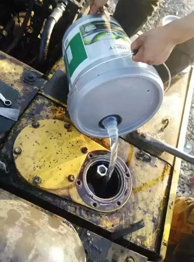 挖掘机液压油高温视频,挖掘机液压油高温怎么解决
