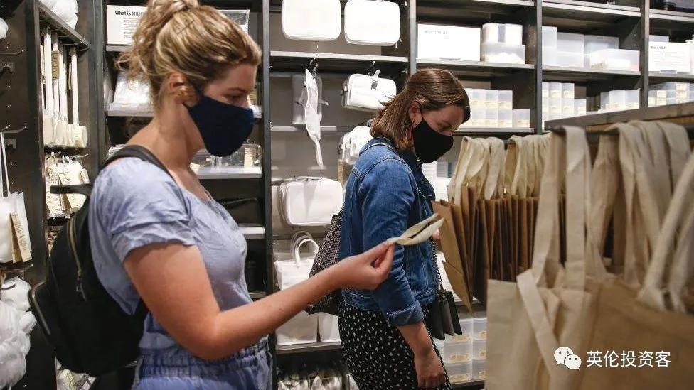 英格兰进球球迷疯狂欢呼,英格兰球迷疯狂庆祝淘汰德国