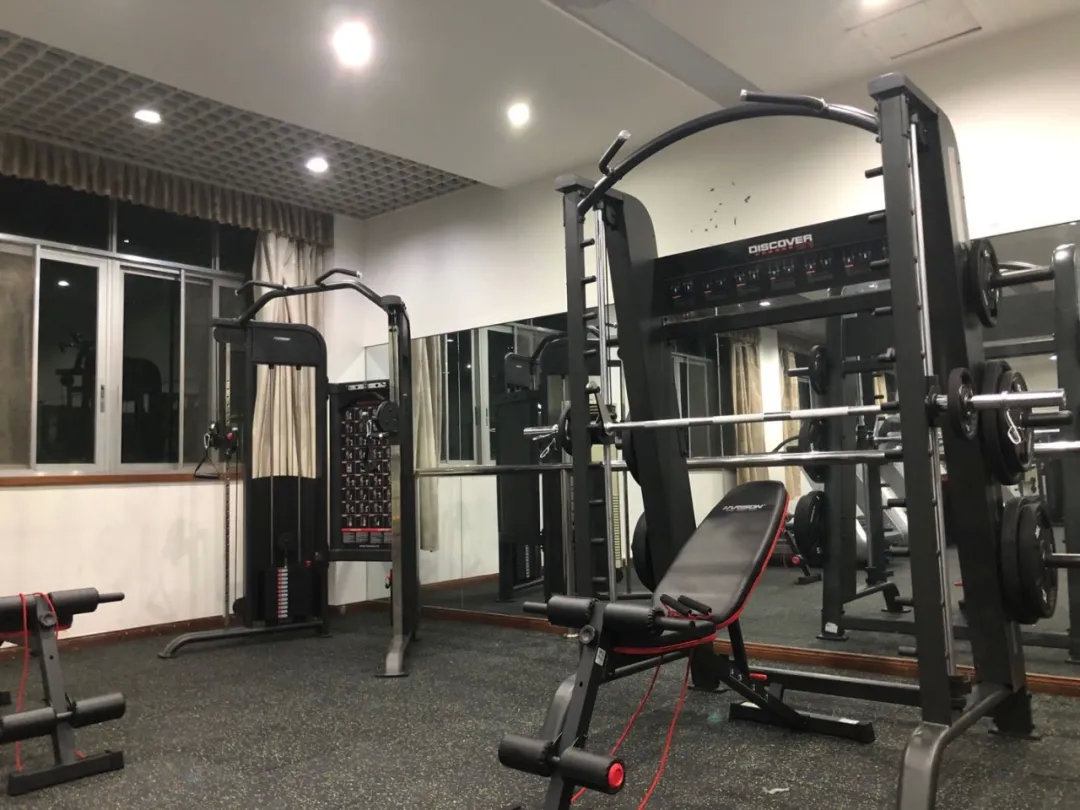 公司健身房器材推荐,深圳恩斯迈健身房