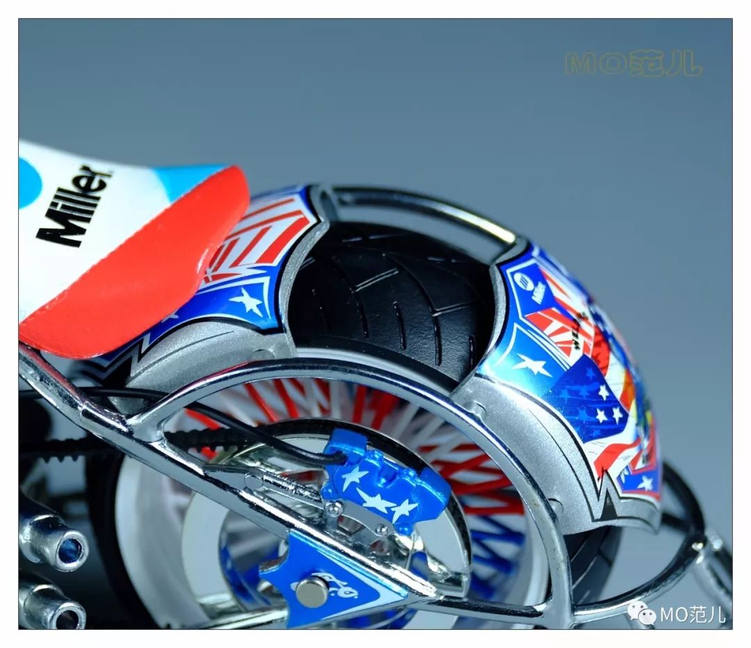 想试试用蓝色“焊”住你的眼睛是什么感受吗？