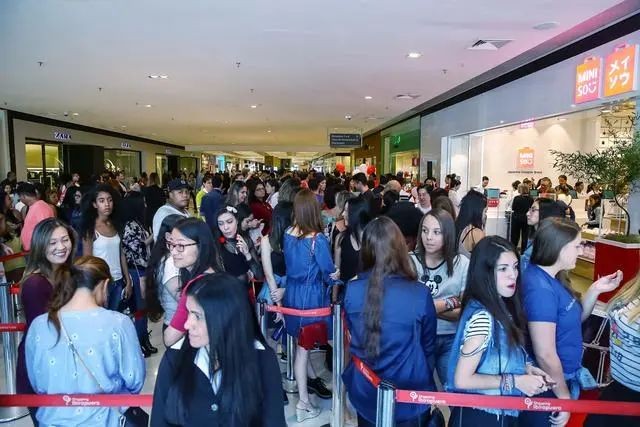 湖北“放牛娃”，逆袭赚得375亿元身家，在全球开出4749家门店