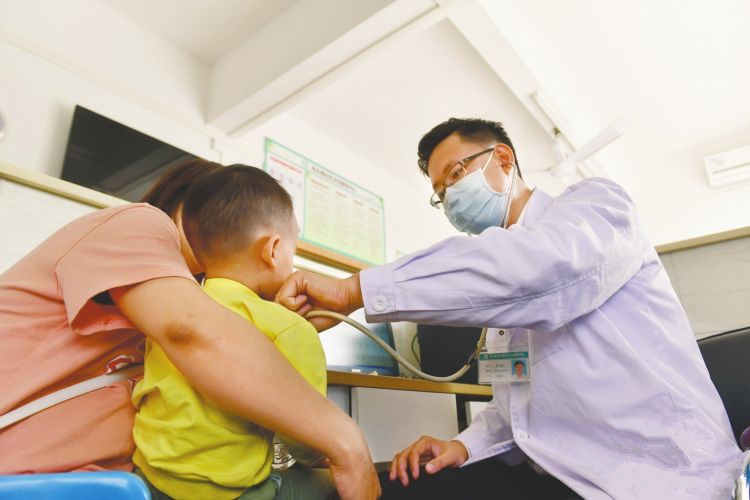 9岁男童早熟遗精，医生检查后直摇头：孩子10岁前这个食物不能碰