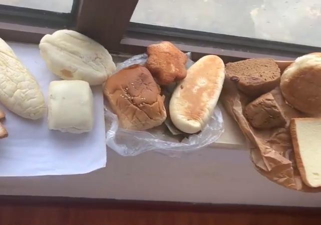 山东一男子回国隔离期米饭吃不完，将剩饭捏成饭团晒干带回家获赞