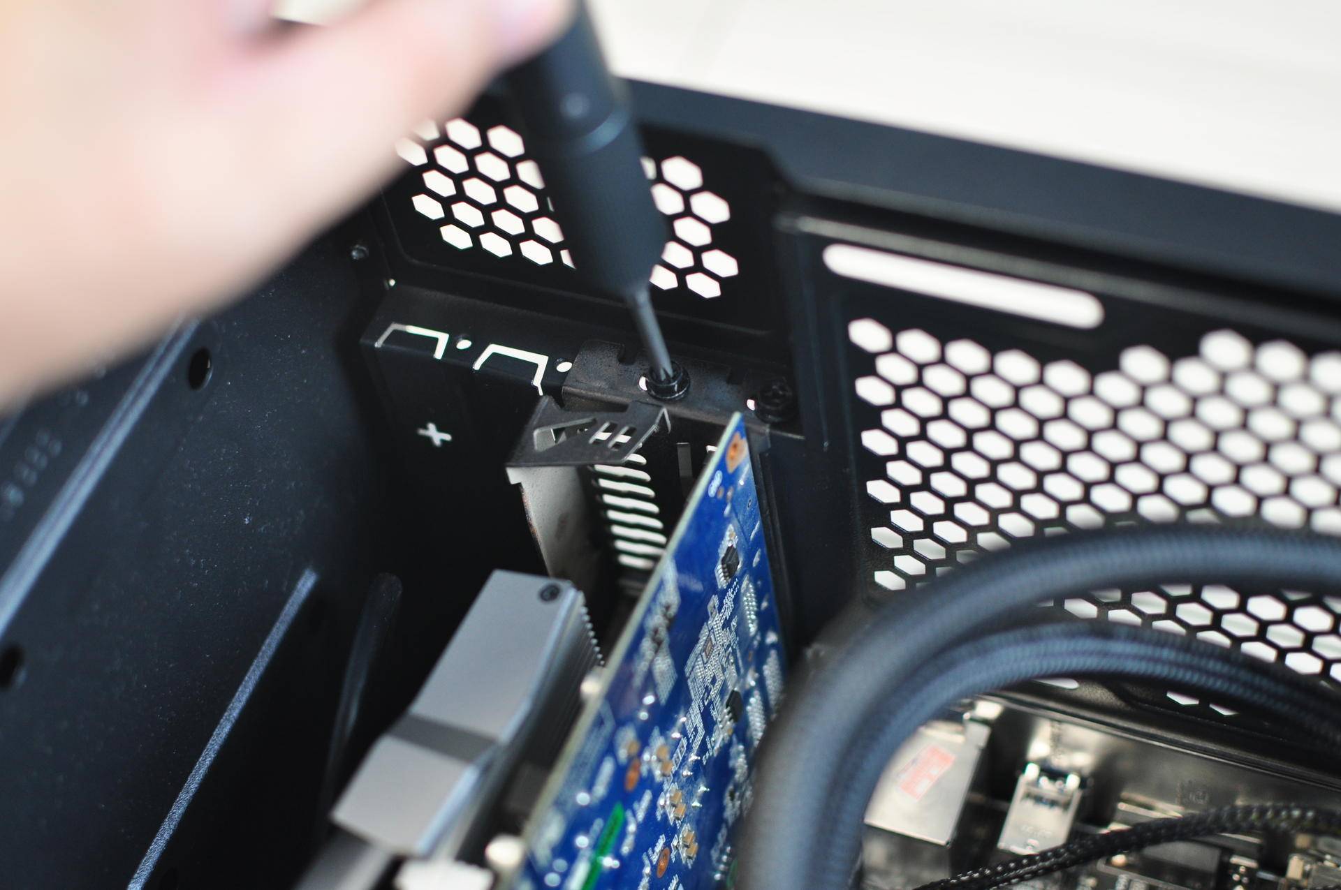 全靠图纸和客服加度娘,小白也能装电脑