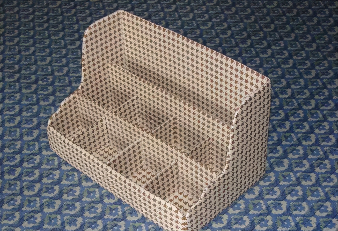 废旧纸板制作收纳盒教程,纸板自制墙壁收纳盒