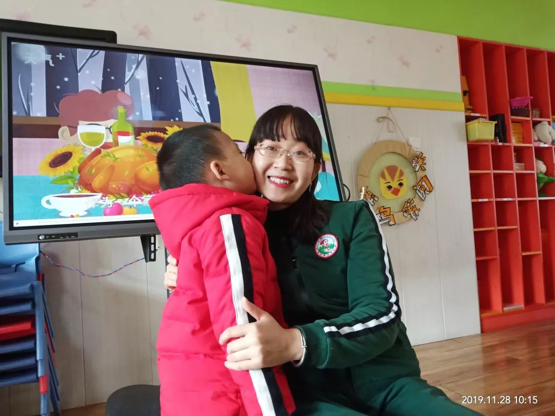 格林童话礼仪幼儿园,幼儿园感恩节特色活动美篇