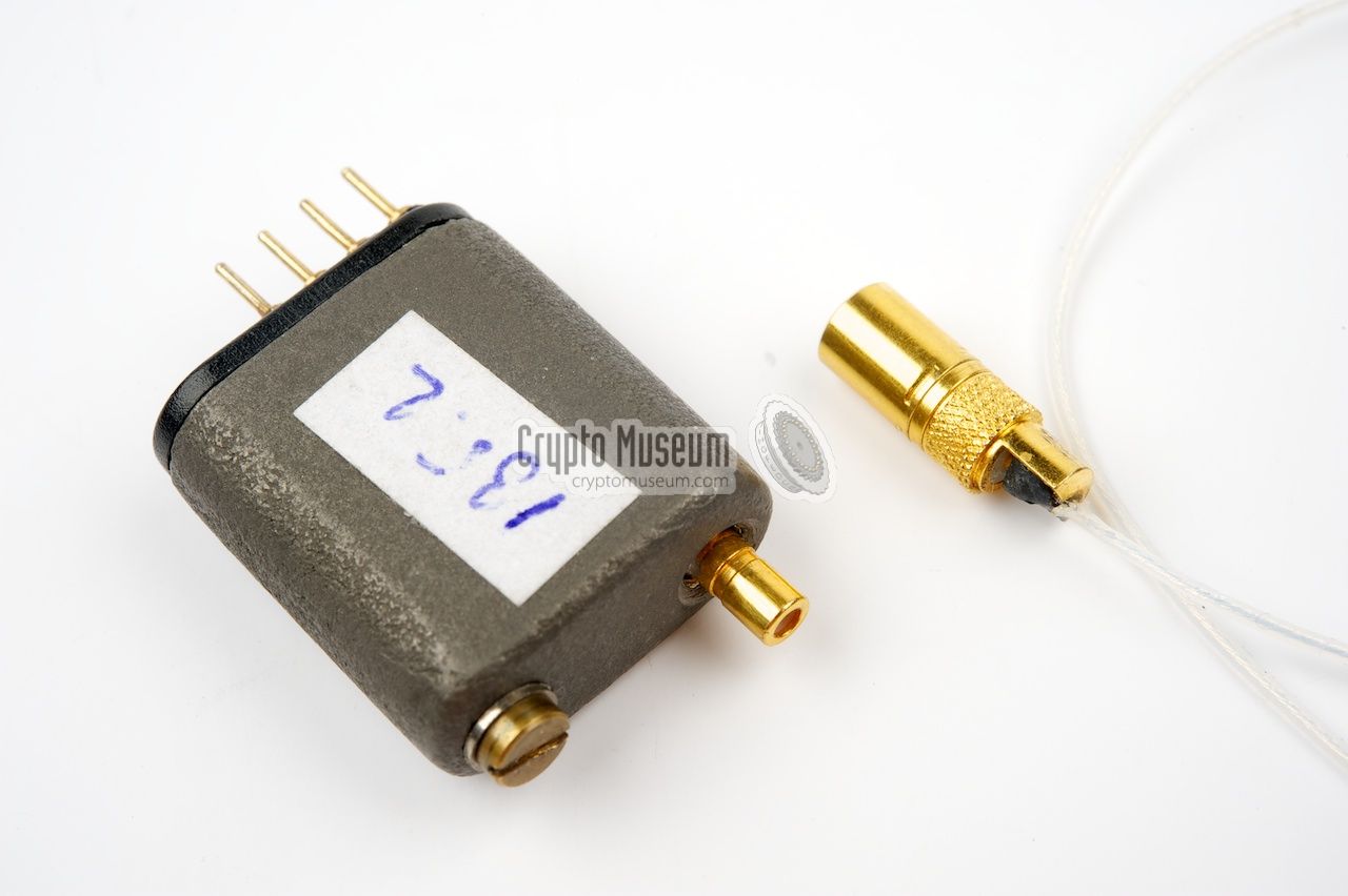 意大利ATET公司20世纪90年代初开发的专业小型晶振间谍电台S-35