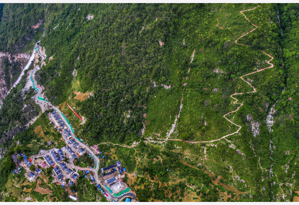 持炬而上,感知平安的“温度”