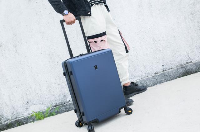 地平线8号旅行者系列旅行箱24英寸,地平线8号旅行箱