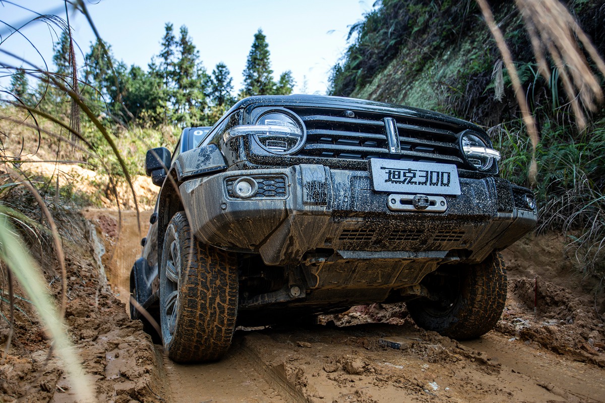 奔驰glk3003.0自然吸气雪地测试,glk300露营