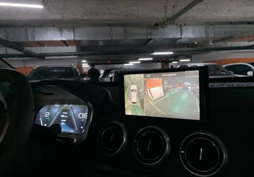 开上长安uni-v,开上别克君越