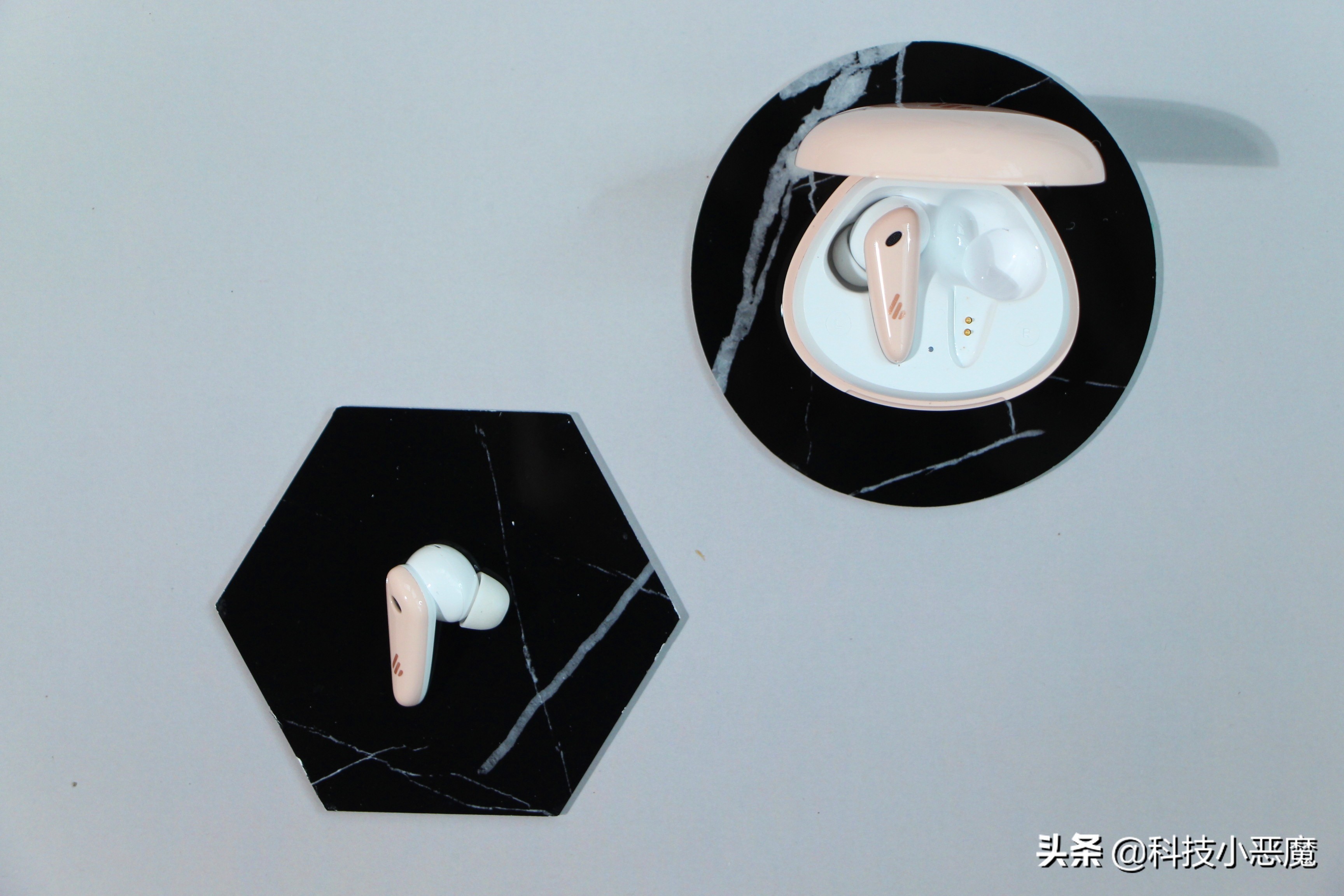 降噪蓝牙耳机buds,真无线降噪耳机funbuds樱花粉