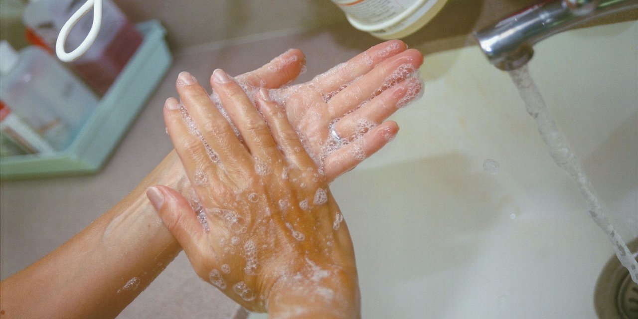 动一动手指就能使用超能力,动一动就用手去感觉心跳乱跳