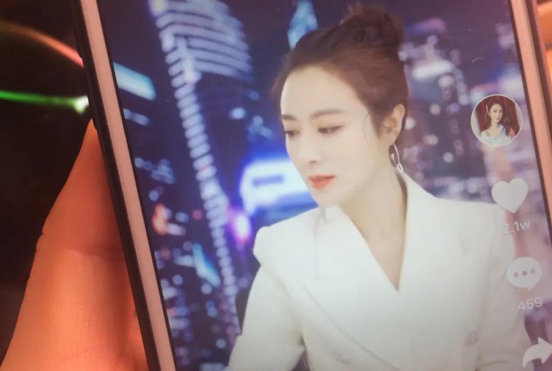 直播一晚上赚了800多万,直播一晚上赚120万