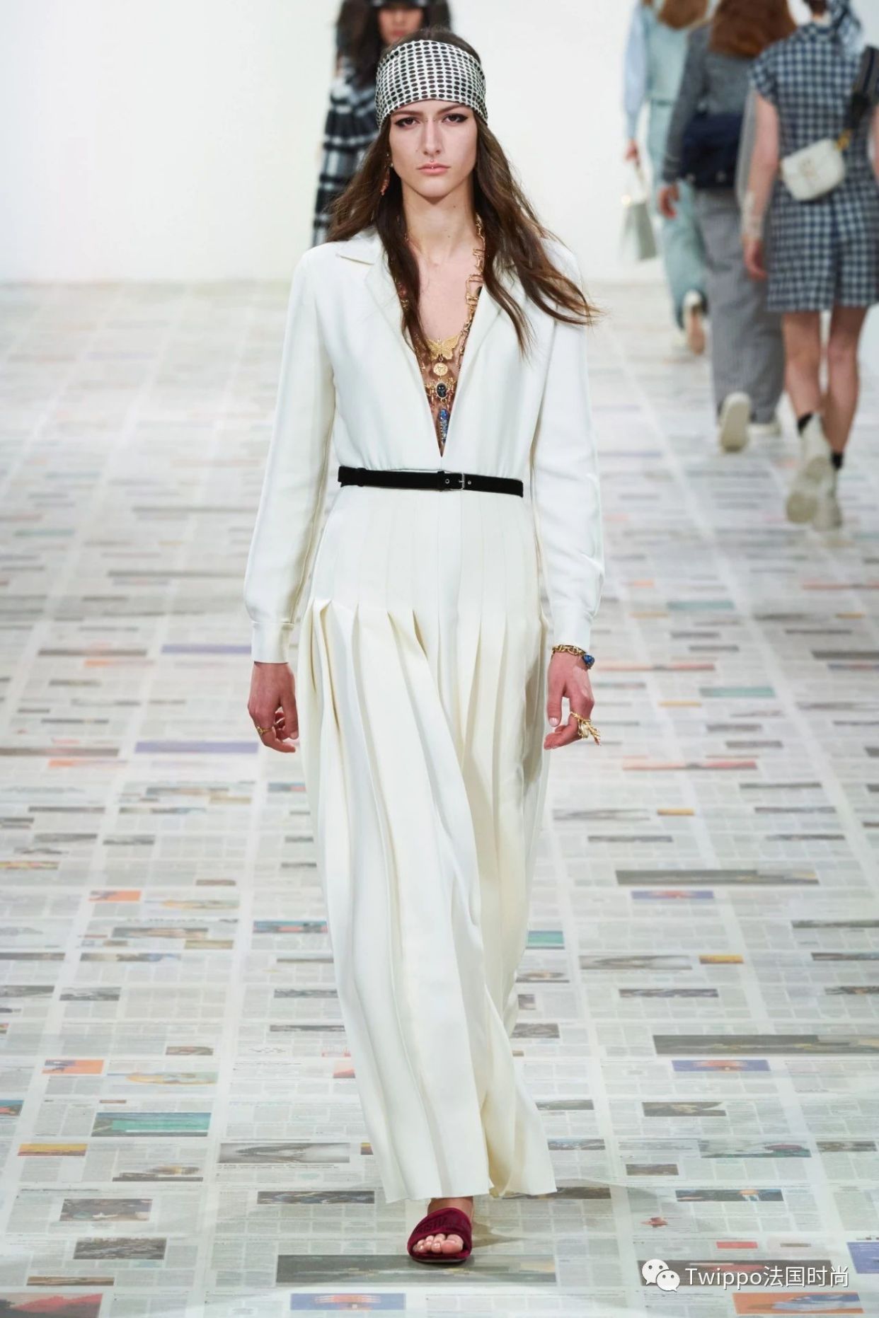 2020秋冬巴黎时装周givenchy秀场 (jacquemus 2020巴黎时装周秀场)