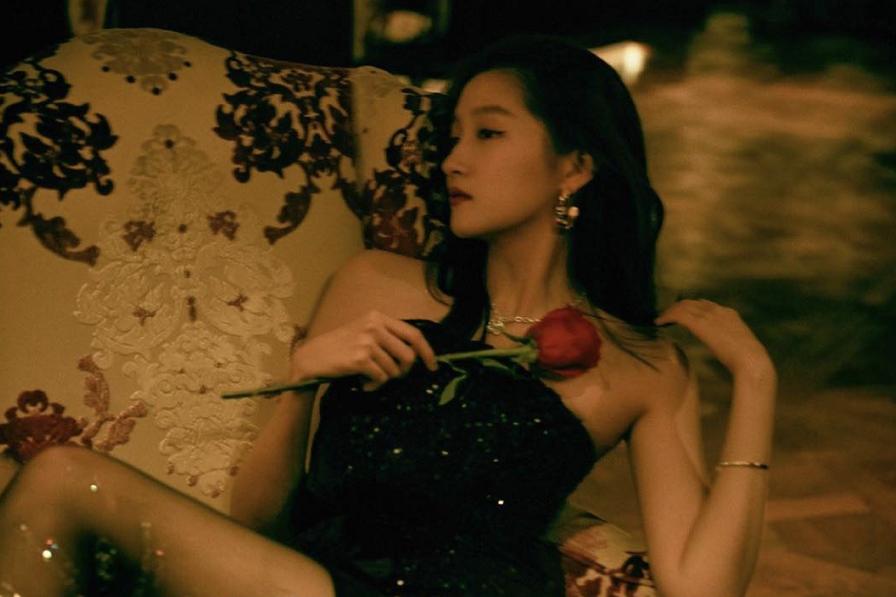 关晓彤晒甜美自拍极光之恋,关晓彤晒男友视觉美照