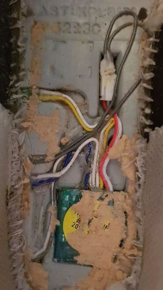 小孩爱穿的鞋,小朋友穿的鞋突然自燃