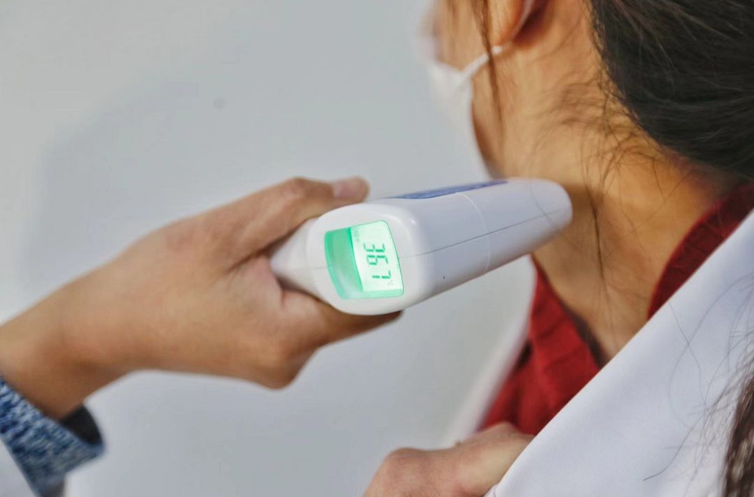 非接触式红外体温计开关,倍尔康非接触式红外体温计180