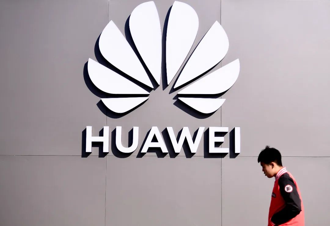 美国男子参加新冠聚会染病丧命；充电技术大突破，手机10分钟充满