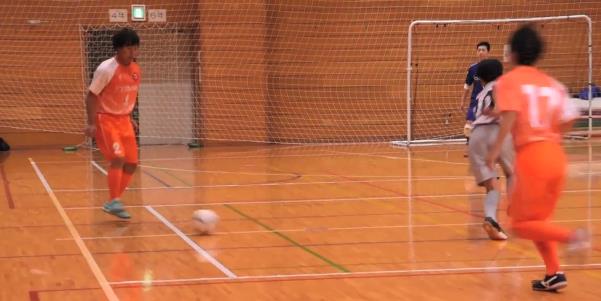 足球3人传球训练方法,3人进攻技巧教学