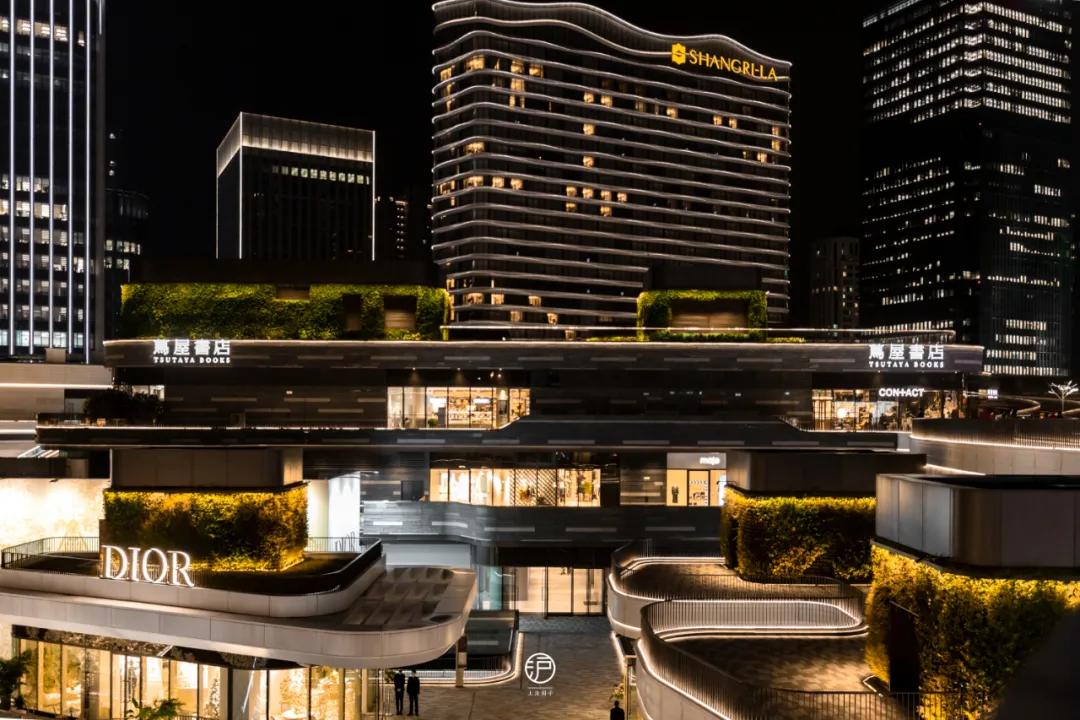 christiandiorcouture前滩太古里店,dior圣诞树前滩太古里