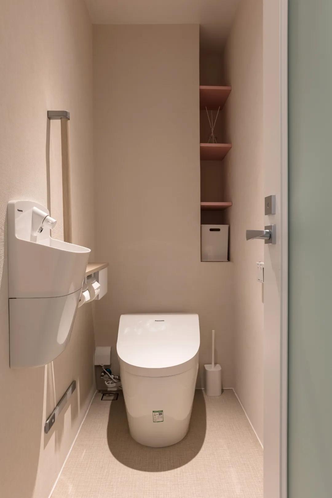 100平现代简约阳台装修风格,125平带阳台简约温馨装修风格