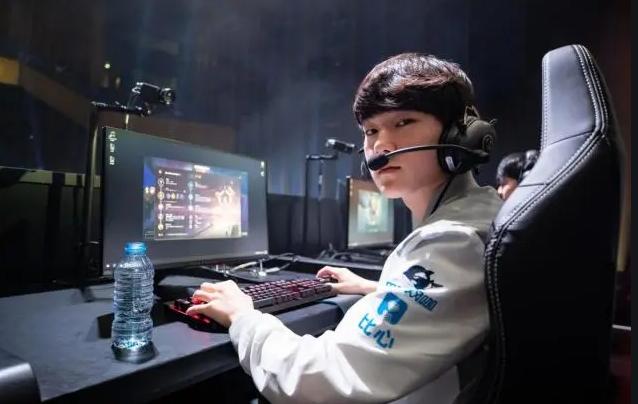 TES卡萨女朋友个人账号被扒出，系台湾知名小网红，拉哥有福了