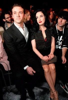 她把脱衣舞跳成艺术被称为世界首席脱衣舞娘,她就是性感的最高级