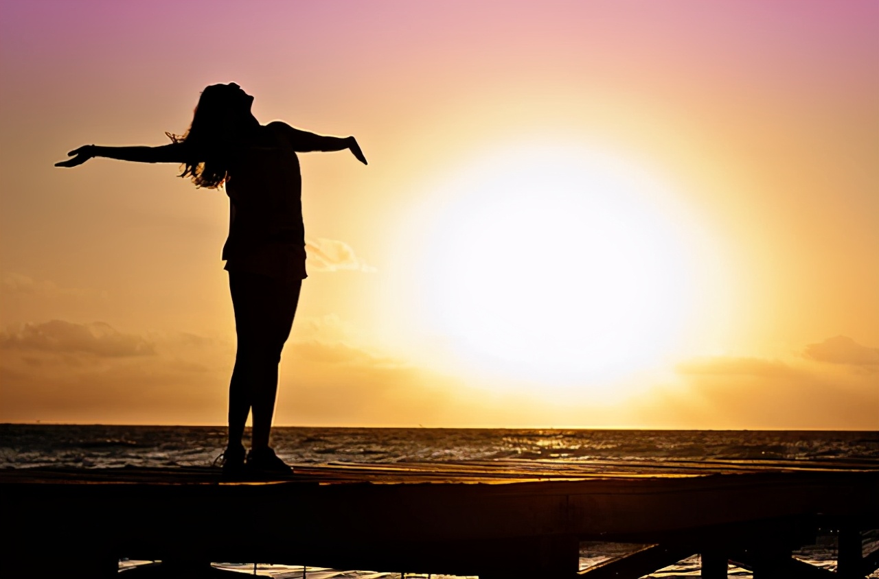 思想是潜意识还是现实意识,思想是围绕什么问题展开的