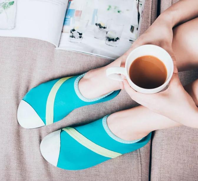 网红踩屎鞋对脚好不好,踩屎感网红鞋厚底