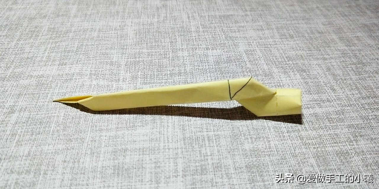 最简单的折纸金刚狼爪教程,用折纸折金刚狼爪