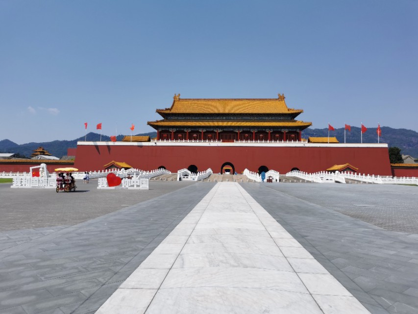 明清宫苑离广州街香港街多远,横店明清宫和广州街