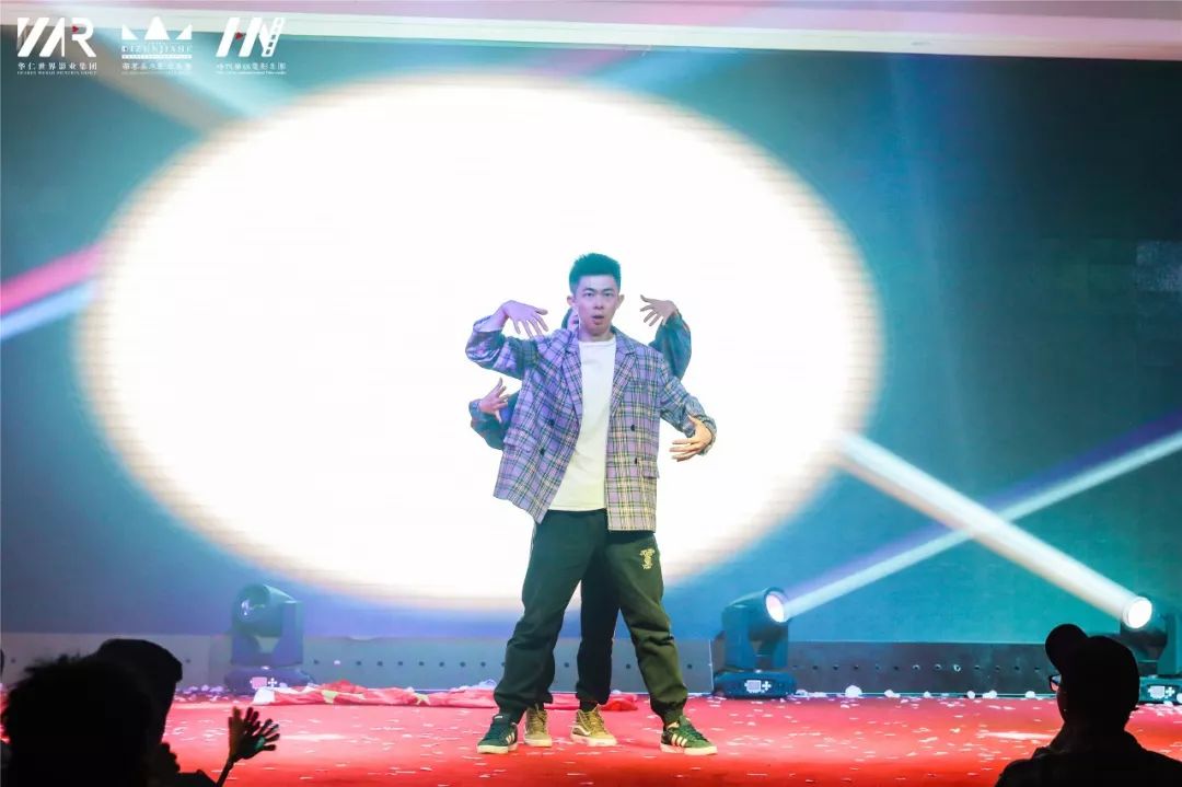 “筑梦华娱,致远未来”时代华娱第十一月总结大会