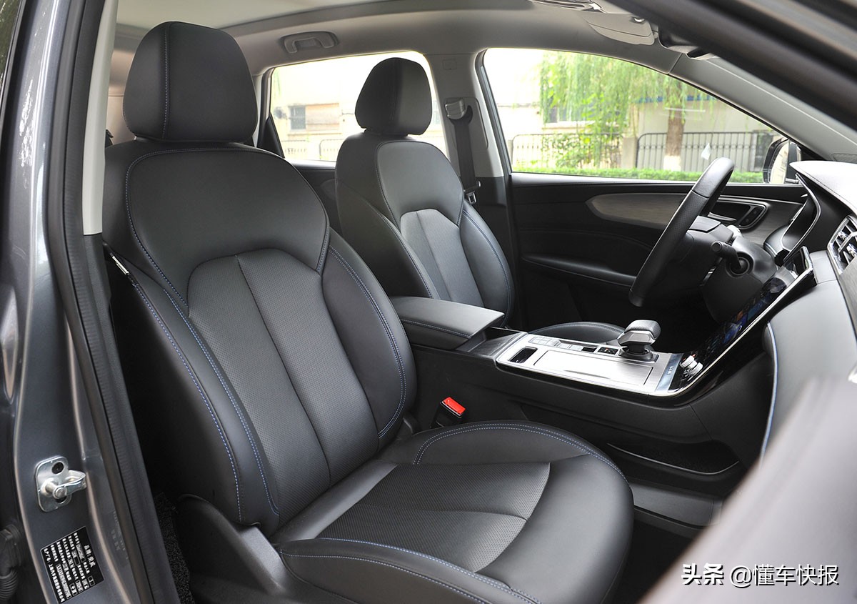 新款suv全新荣威rx5plus,体验感和颜值很高的车