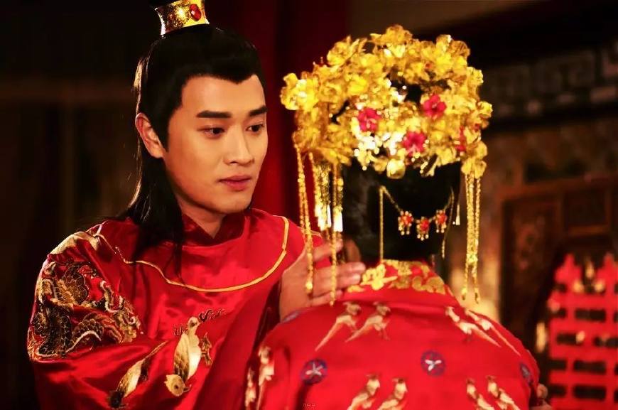 谁说皇恩难持久?因为恋母情结,他的恩宠只给了一个女人