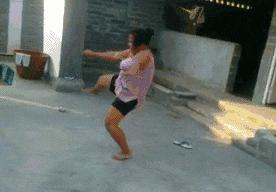 搞笑gif妹子的内心是崩溃的,搞笑gif妹子原来是个逗比