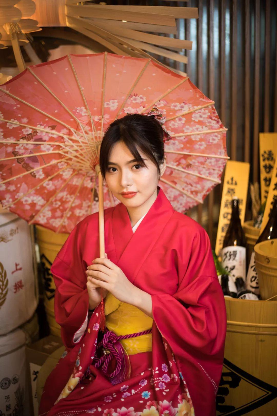 日式酒场大哥大出来营业了，凌晨3点还被小仙女围观