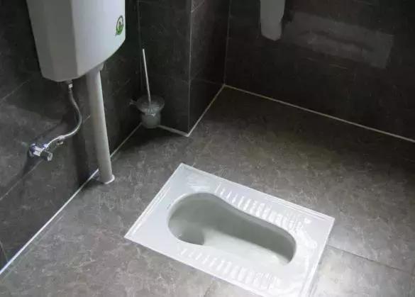 卫生间玻璃胶霉斑清洁方法及技巧,玻璃胶发霉到瓷砖上怎么去除