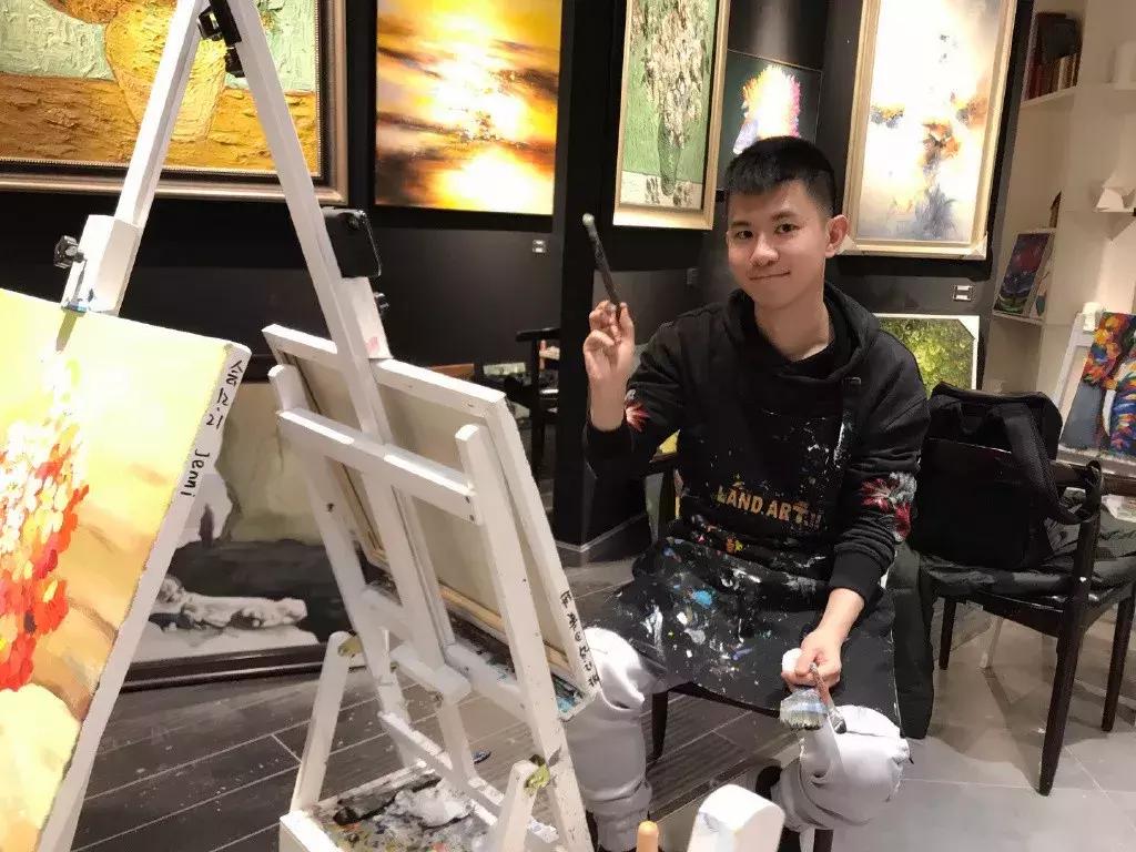 他的手绘原画太牛了，笔下美*欲人**欲飘仙，色调与笔感美煞无数网友