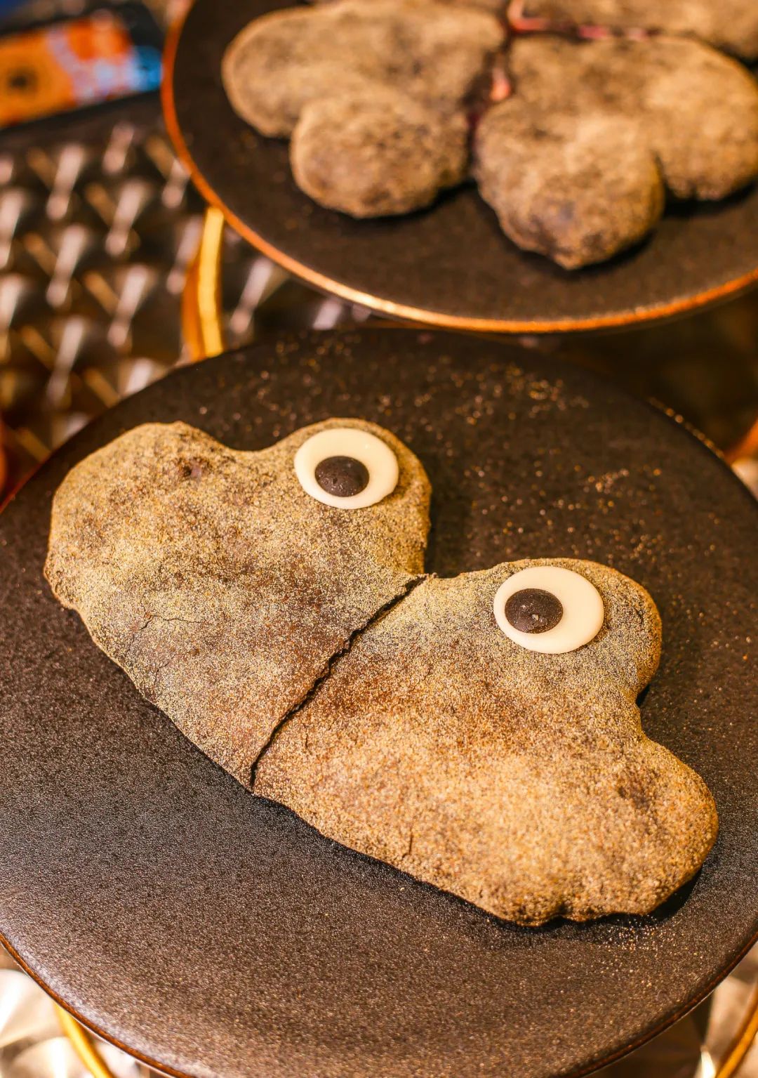 达明路上这家「黑店」，靠着瀑布芝士杀疯了