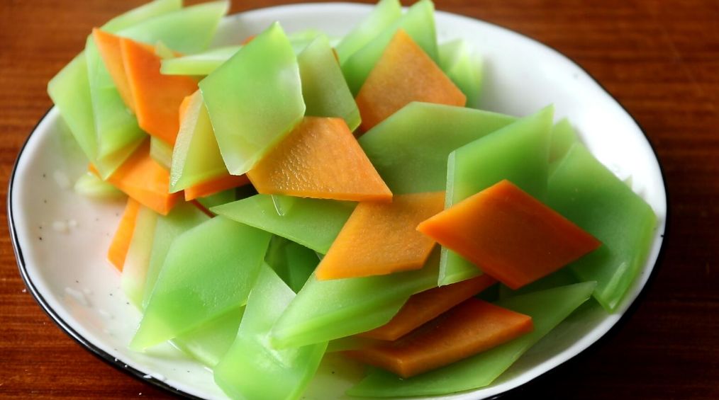 莴笋西葫芦尖椒和虾仁能一起炒,莴笋炒山药虾仁的家常做法视频