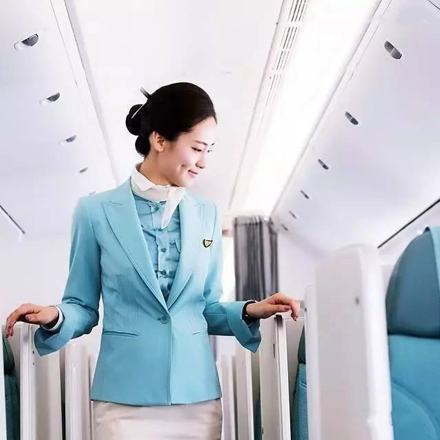 世界航空服赏析,大韩航空白色和蓝色制服