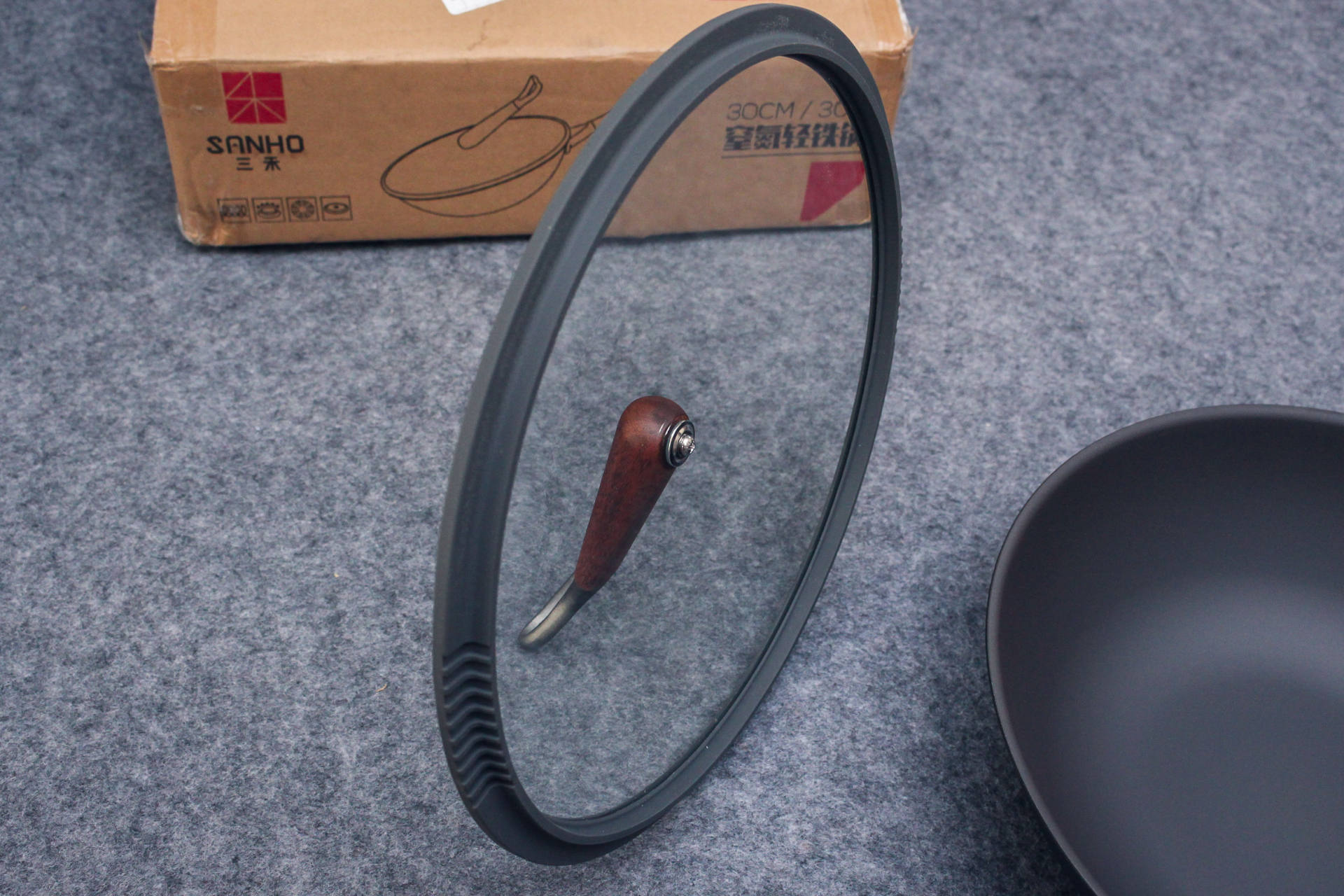 章丘铁锅和三禾不粘锅哪个好,三禾纯钛无涂层炒菜锅