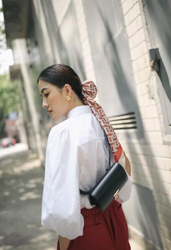 最新款的腰包简单一点,斜挎腰包最值得入手的大牌