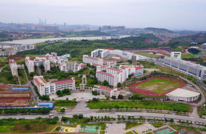 住宿1晚价格不超100元，学校周边旅馆越开越多，内行人揭露生意经